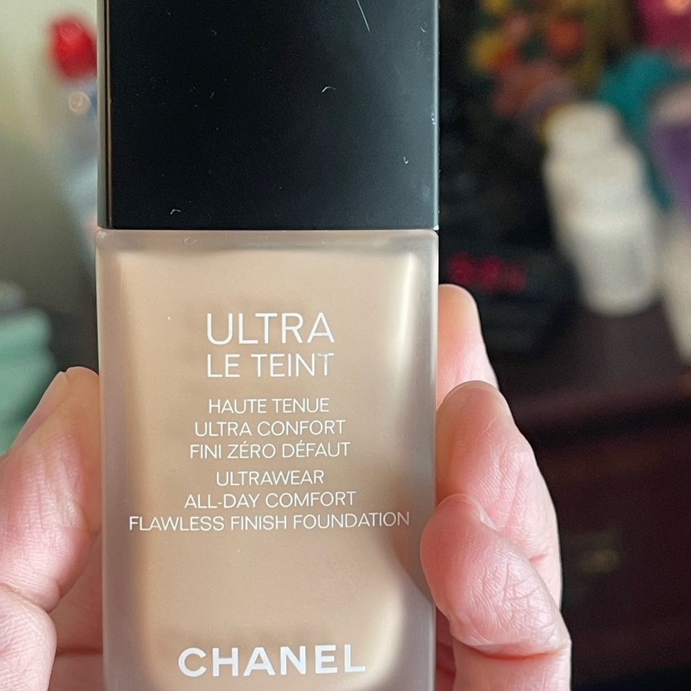 Chanel Ultra Le Teint Foundation Like New!